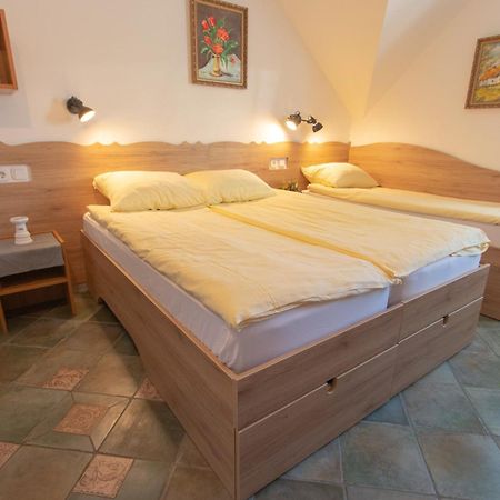 Mama'S House Hostel Церкле на Горенскем Екстериор снимка
