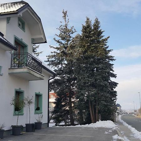 Mama'S House Hostel Церкле на Горенскем Екстериор снимка