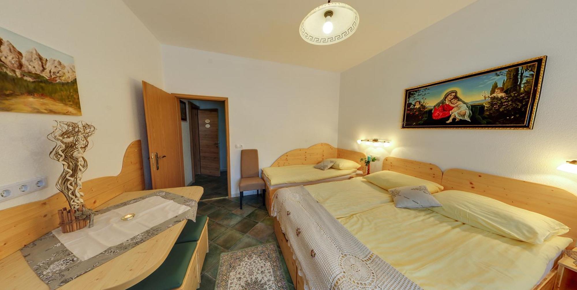 Mama'S House Hostel Церкле на Горенскем Екстериор снимка
