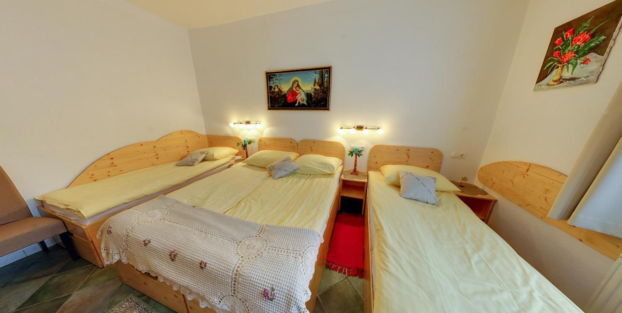 Mama'S House Hostel Церкле на Горенскем Екстериор снимка
