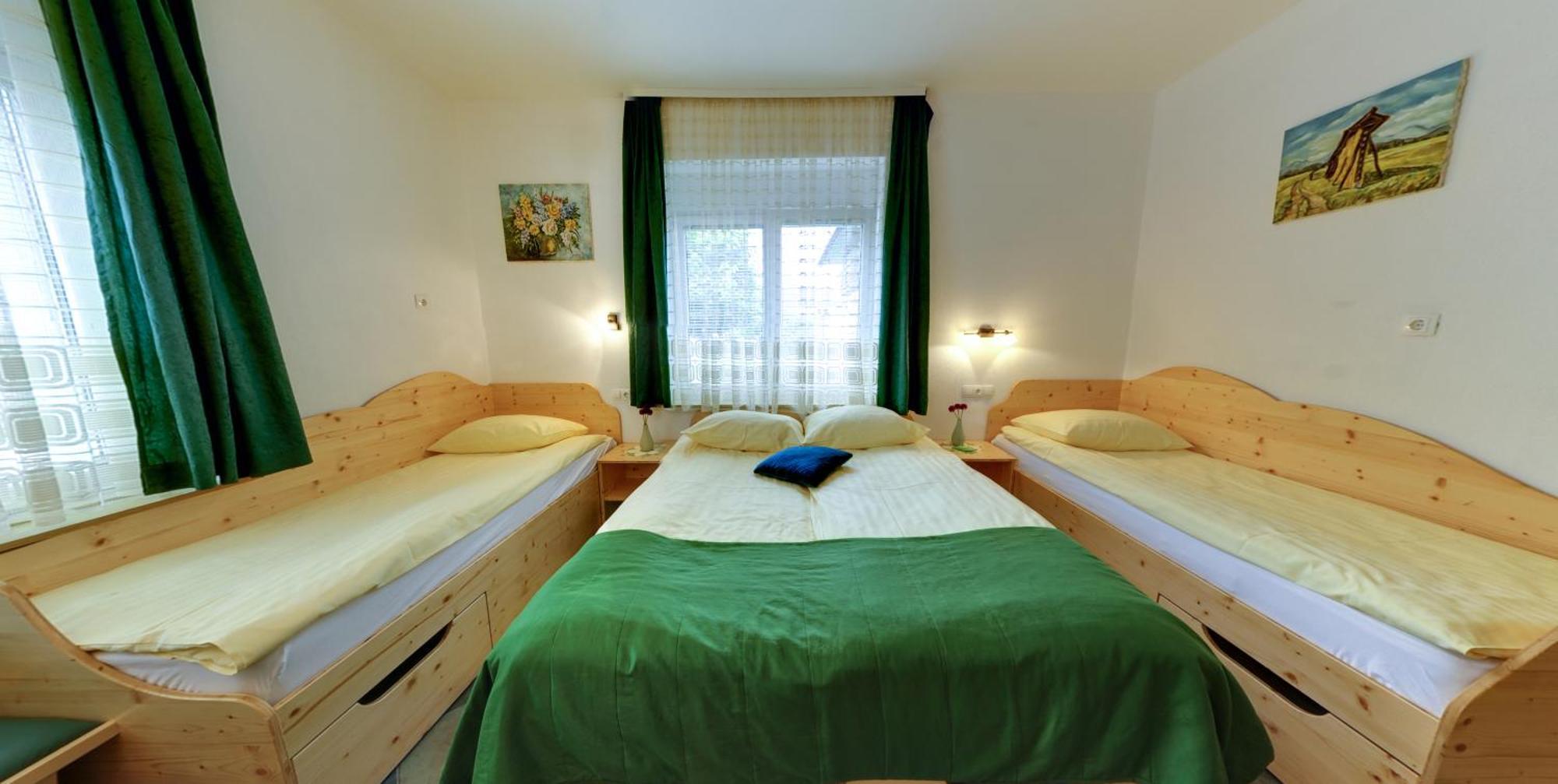 Mama'S House Hostel Церкле на Горенскем Екстериор снимка