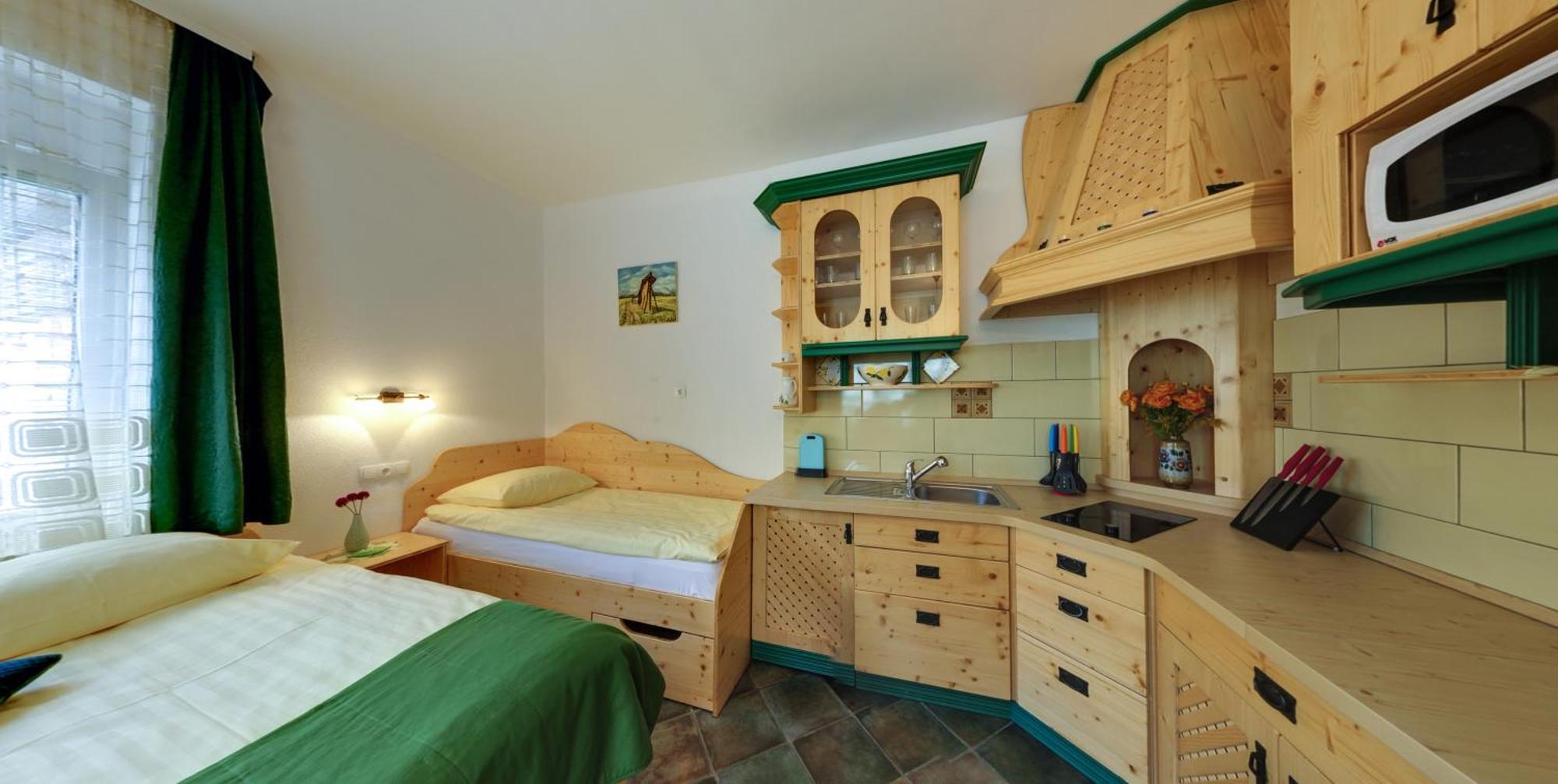Mama'S House Hostel Церкле на Горенскем Екстериор снимка