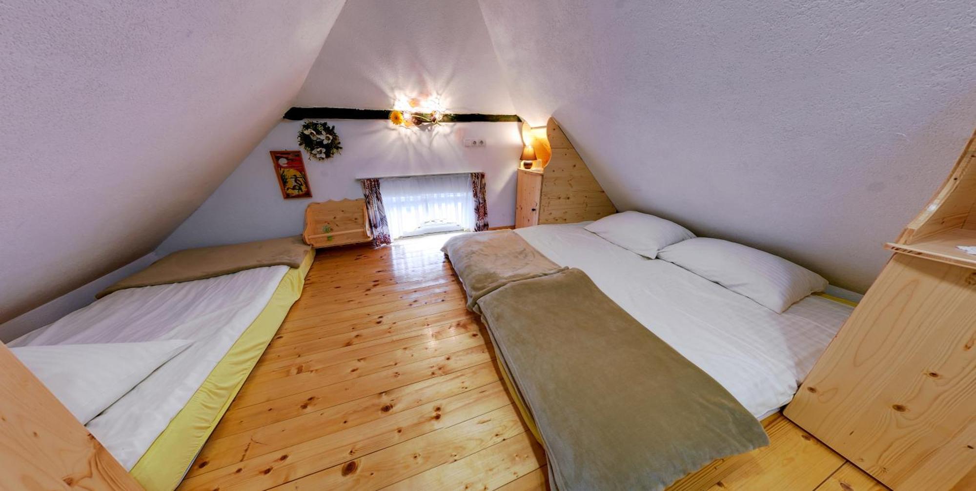 Mama'S House Hostel Церкле на Горенскем Екстериор снимка