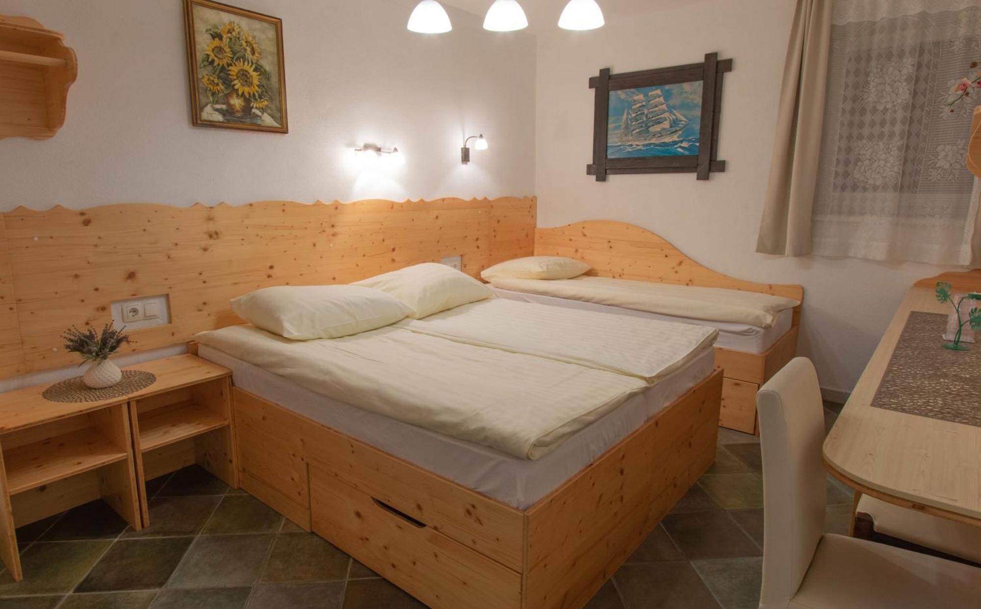 Mama'S House Hostel Церкле на Горенскем Екстериор снимка