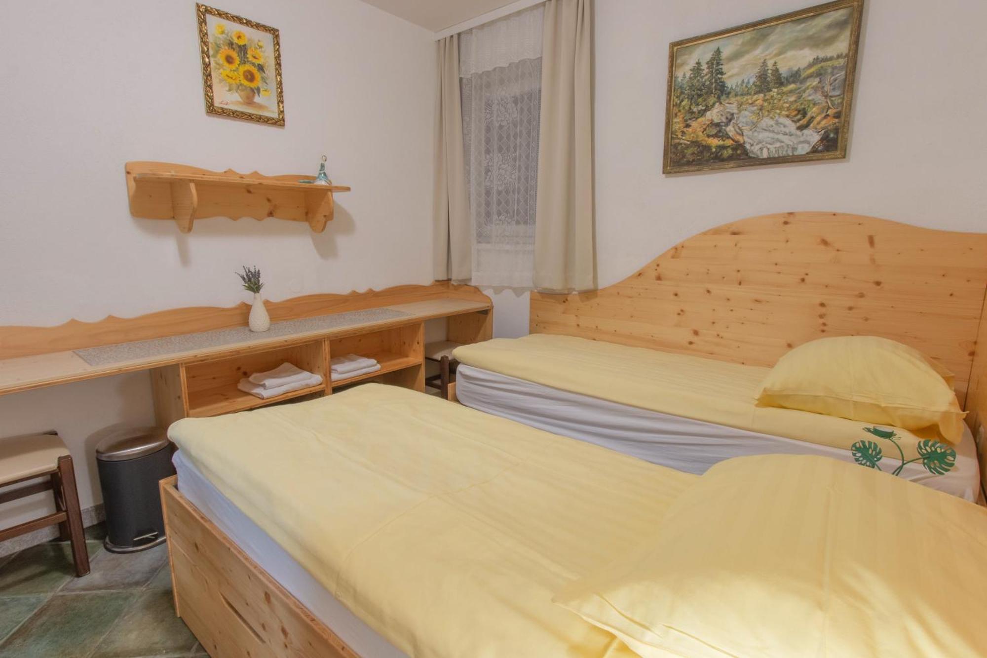 Mama'S House Hostel Церкле на Горенскем Екстериор снимка