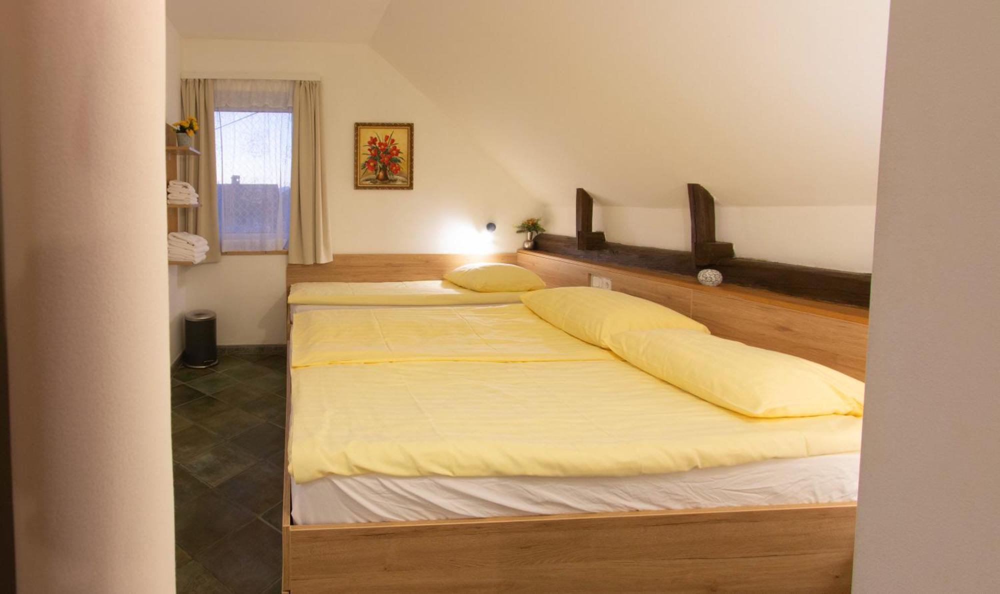Mama'S House Hostel Церкле на Горенскем Екстериор снимка