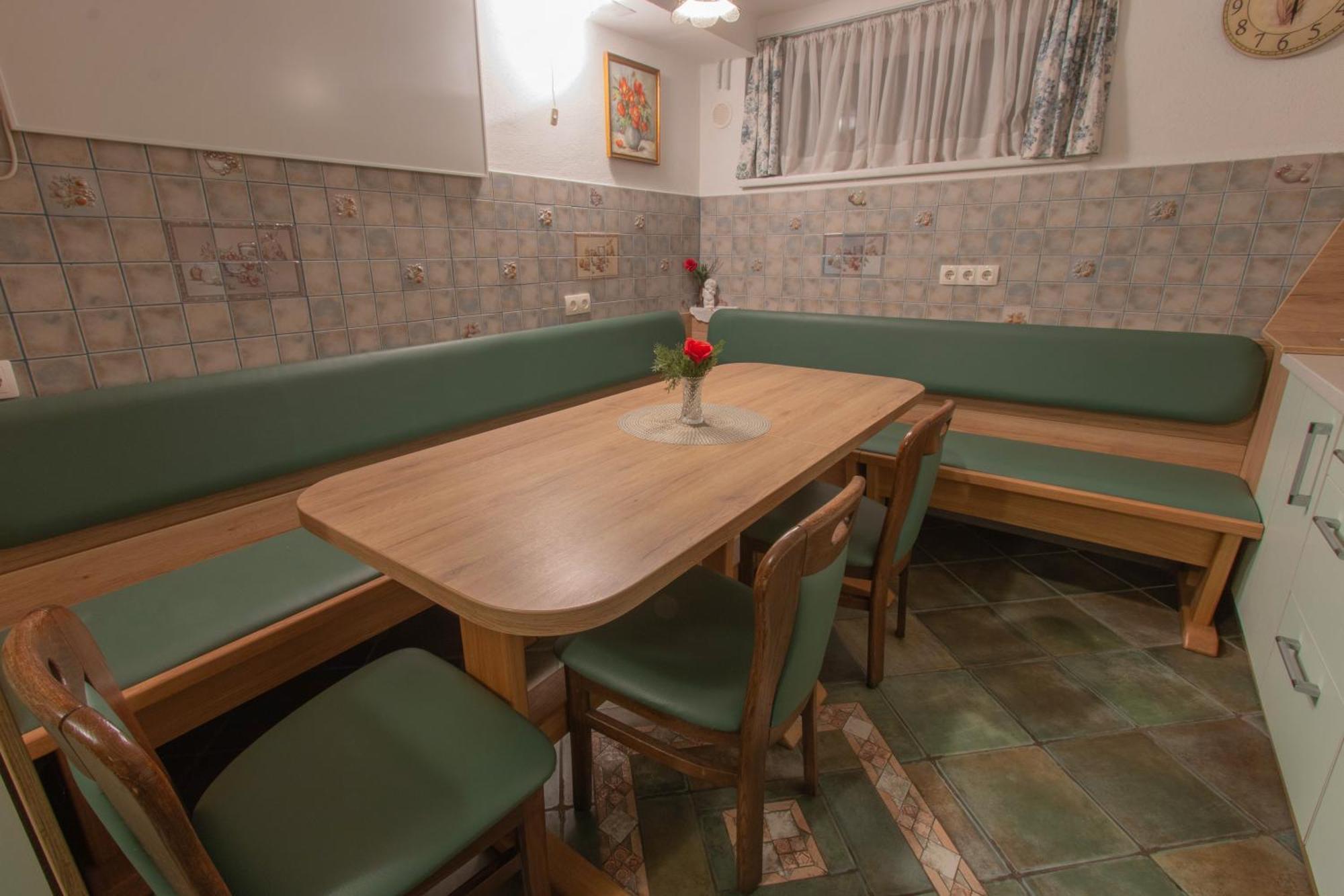 Mama'S House Hostel Церкле на Горенскем Екстериор снимка