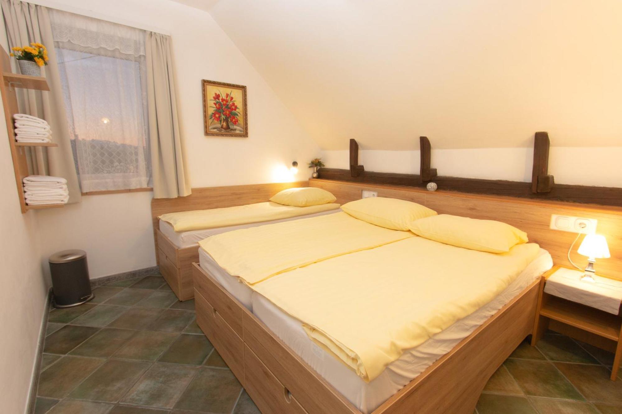 Mama'S House Hostel Церкле на Горенскем Екстериор снимка