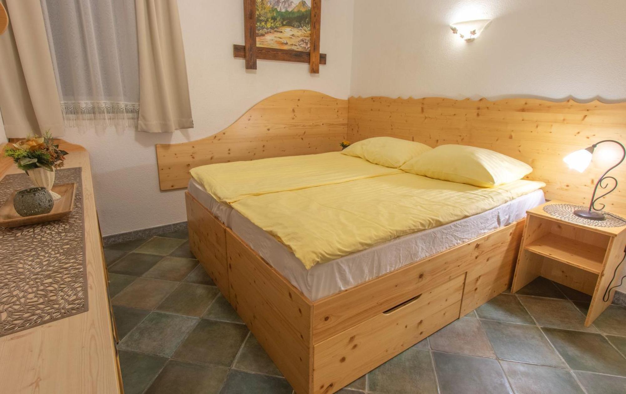 Mama'S House Hostel Церкле на Горенскем Екстериор снимка