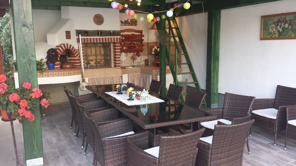 Mama'S House Hostel Церкле на Горенскем Екстериор снимка