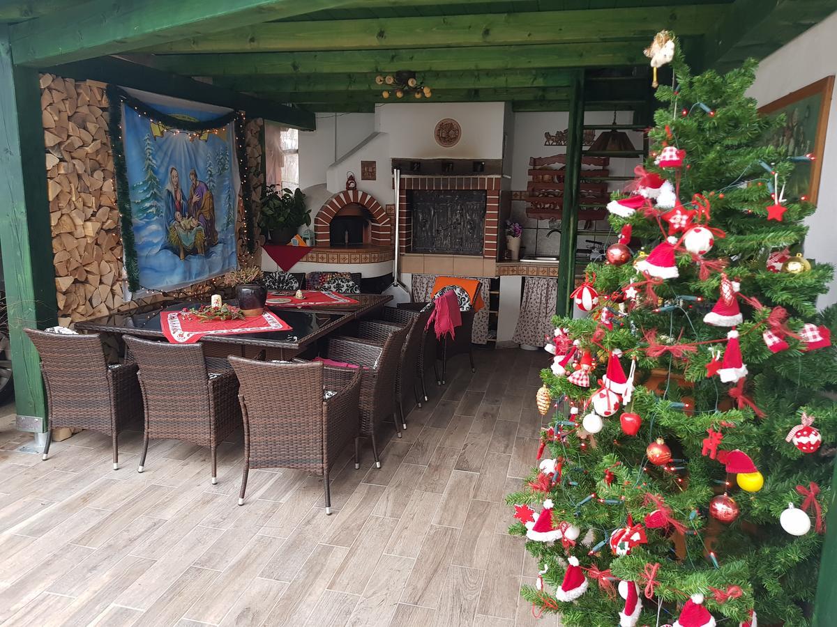 Mama'S House Hostel Церкле на Горенскем Екстериор снимка