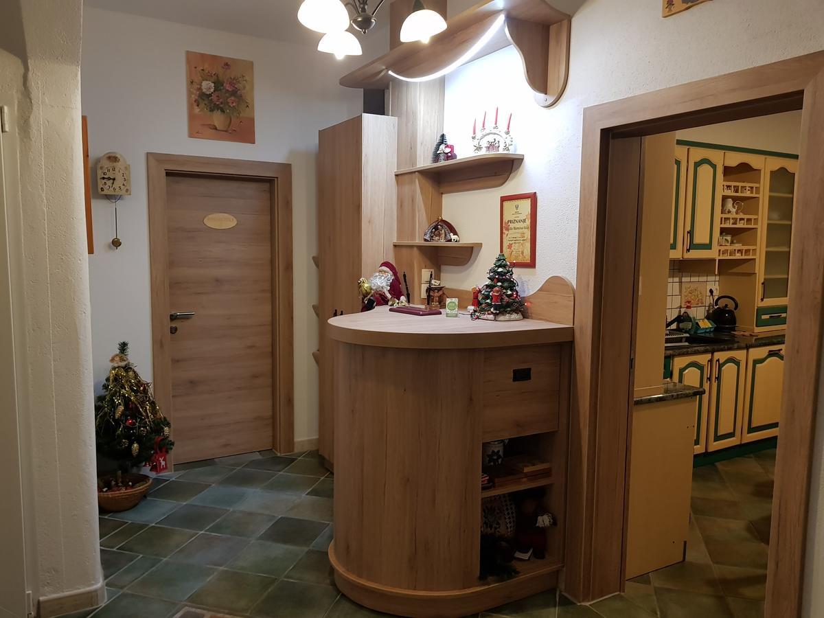 Mama'S House Hostel Церкле на Горенскем Екстериор снимка