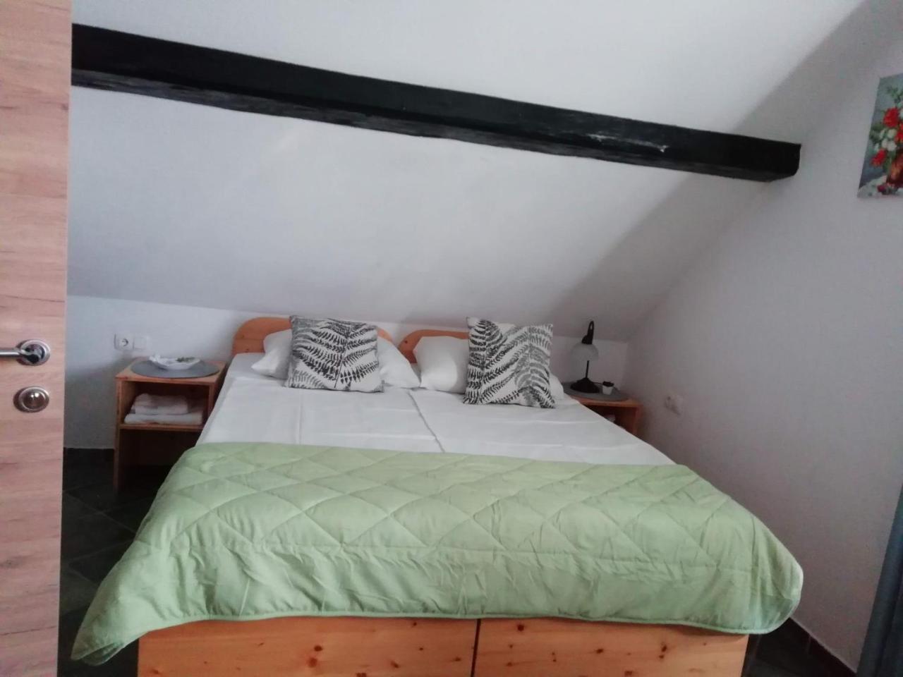 Mama'S House Hostel Церкле на Горенскем Екстериор снимка