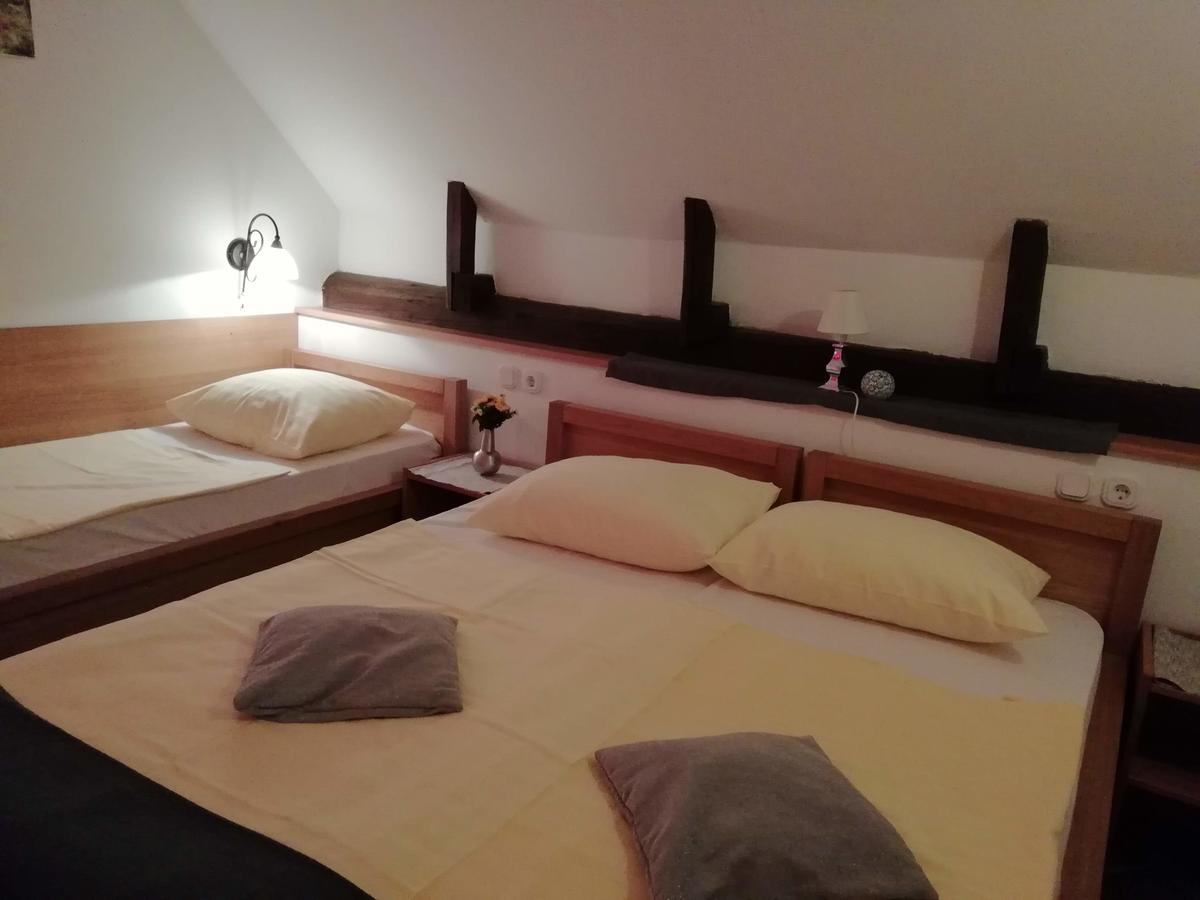 Mama'S House Hostel Церкле на Горенскем Екстериор снимка