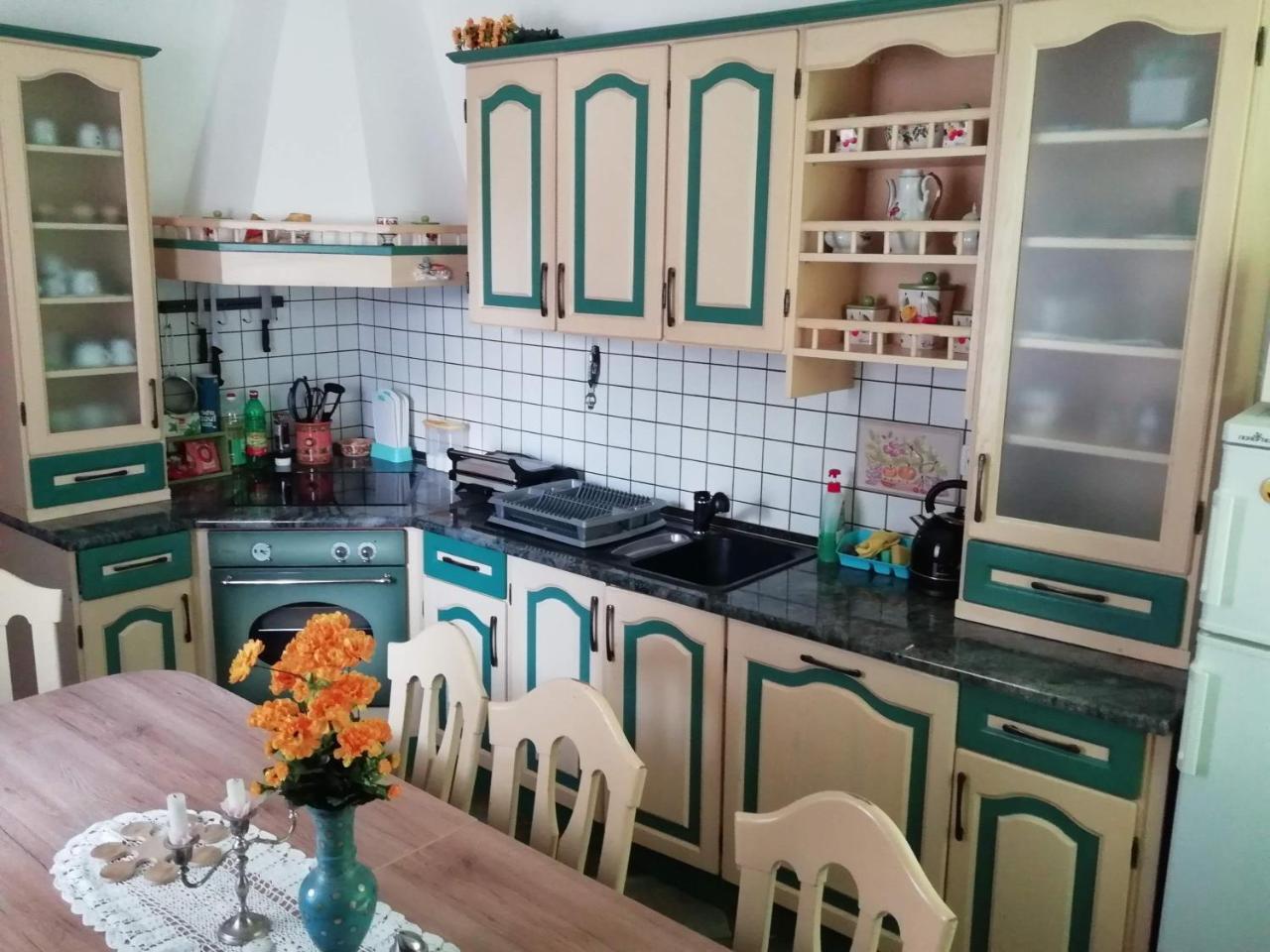 Mama'S House Hostel Церкле на Горенскем Екстериор снимка