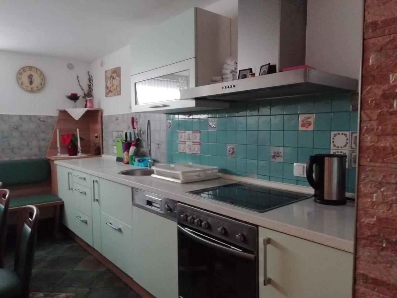Mama'S House Hostel Церкле на Горенскем Екстериор снимка