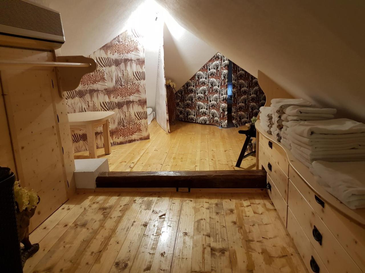 Mama'S House Hostel Церкле на Горенскем Екстериор снимка