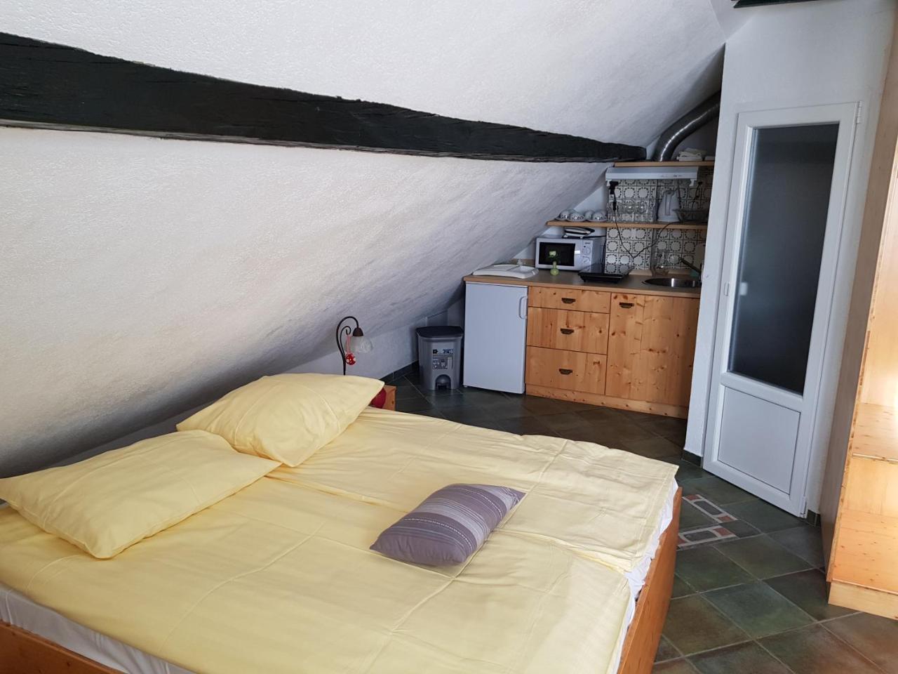 Mama'S House Hostel Церкле на Горенскем Екстериор снимка